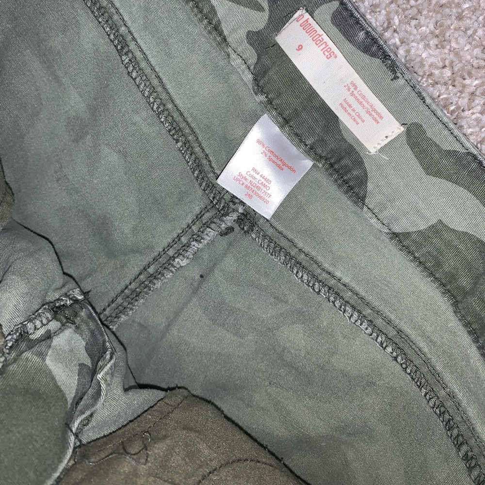 No Boundaries Juniors Green Camo Jean shorts sz 9 - Picture 7 of 9